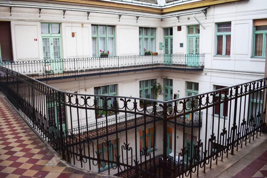 Cosy Apartment Just Next To Parliament Budapest Exteriör bild